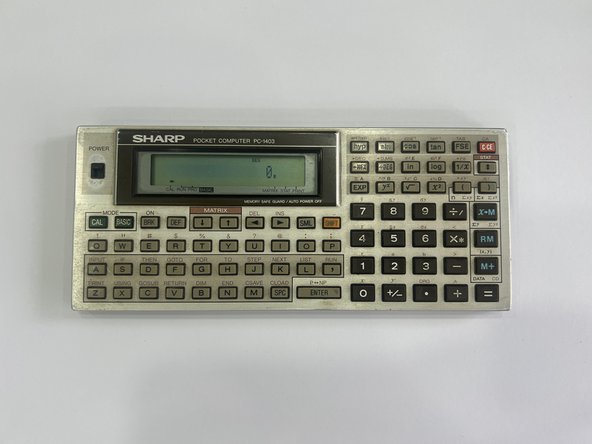 Sharp PC-1403 Teardown, Sharp PC-1403 Teardown: Schritt 1, Bild 1 von 2
