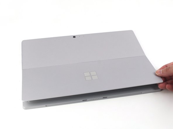 Microsoft Surface Pro 6 キックスタンドの交換, キックスタンドを開きます: 手順 1、 3の画像 1