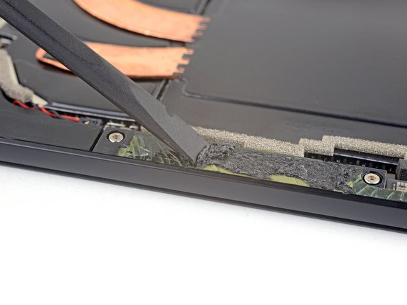 Microsoft Surface Pro 6 スクリーン用接着剤の交換, 古い接着剤を除去します: 手順 1、 3の画像 1